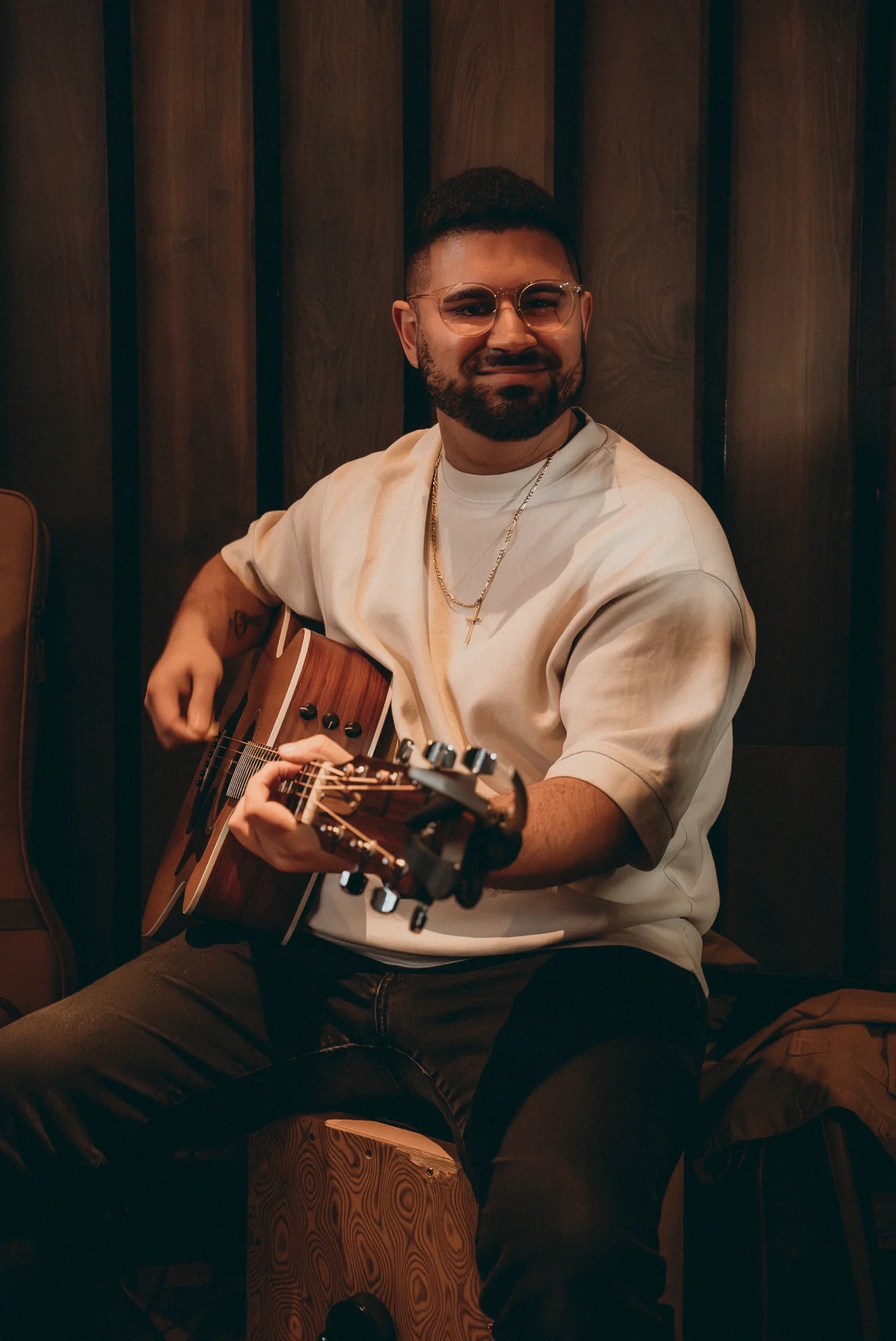 Diego Eduardo with guitar